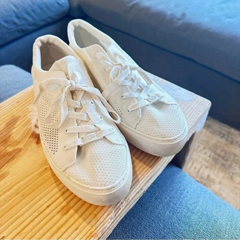UGG WOMENS ZILO KNIT SNEAKER SIZE 10